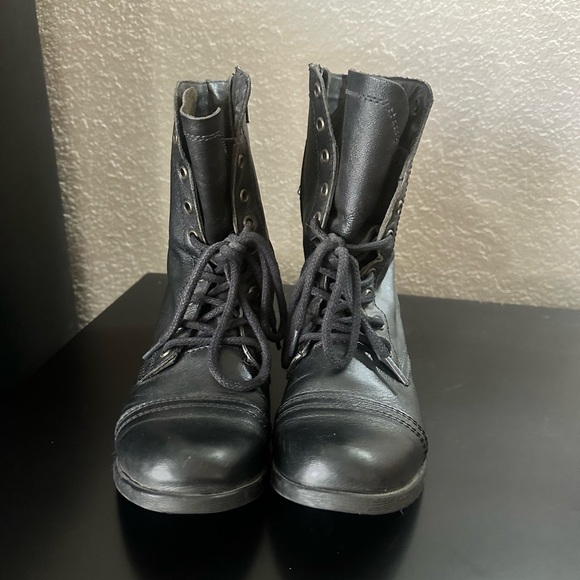 Steve Madden Sz 8 Black Lace-Up Women's Boots - Picture 4 of 7